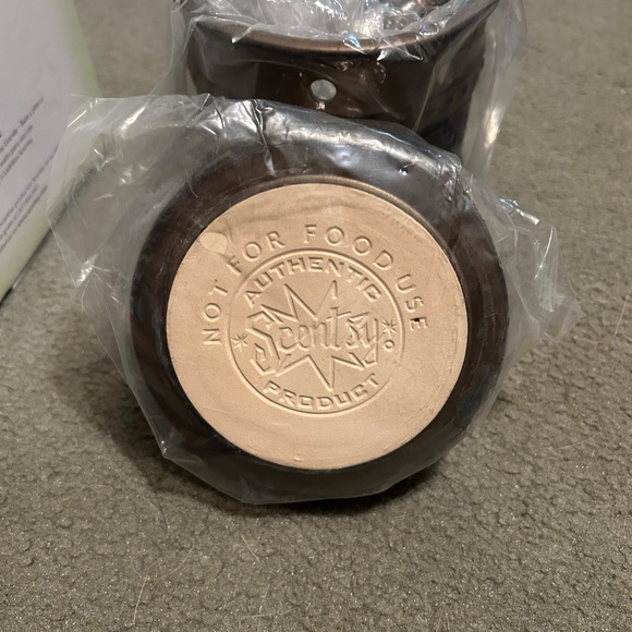 Retired Scentsy Marshall Full size Warmer 2010 - Picture 5 of 8